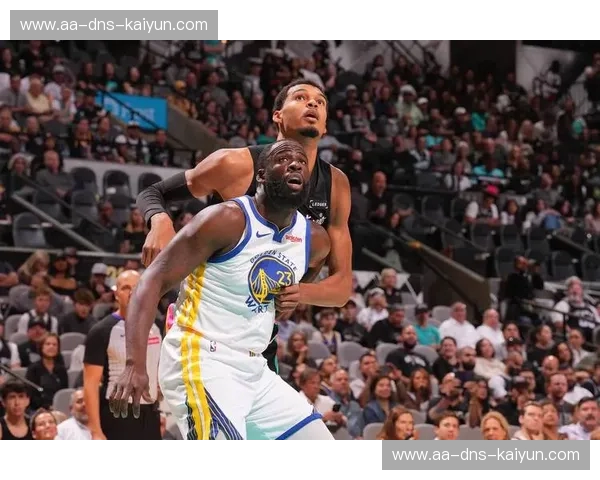 时间缝隙里的篮球诗篇:重温勇士vs马刺,看懂那些被直播“偷走”的极致细节